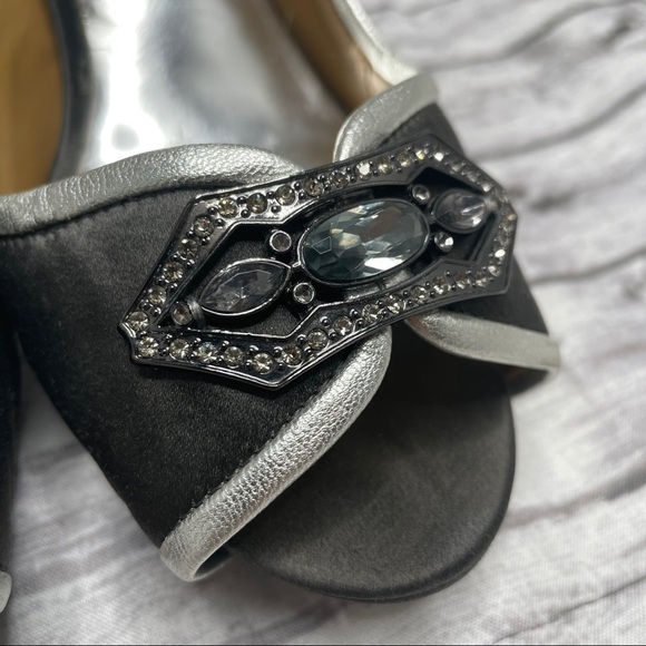 BADGLEY MISCHKA Formslag Peep Toe Grey Silver Jeweled Satin Heels - Picture 4 of 8